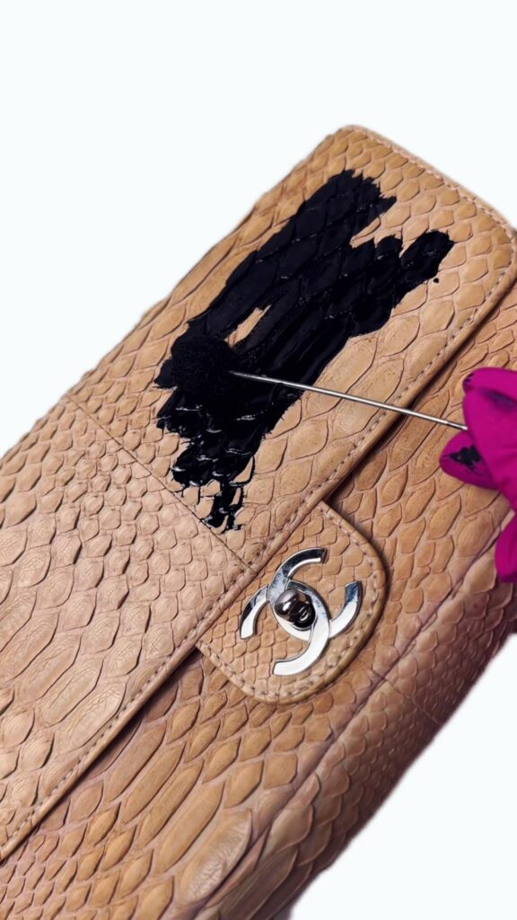 Renowacja torebki Chanel – naprawa skóry, zmiana koloru i regeneracja materiału