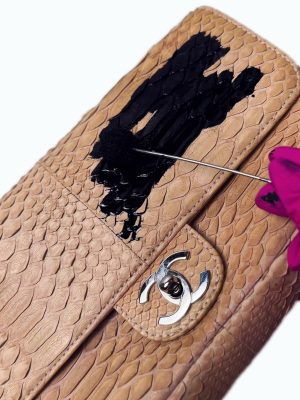 Renowacja torebki Chanel – naprawa skóry, zmiana koloru i regeneracja materiału