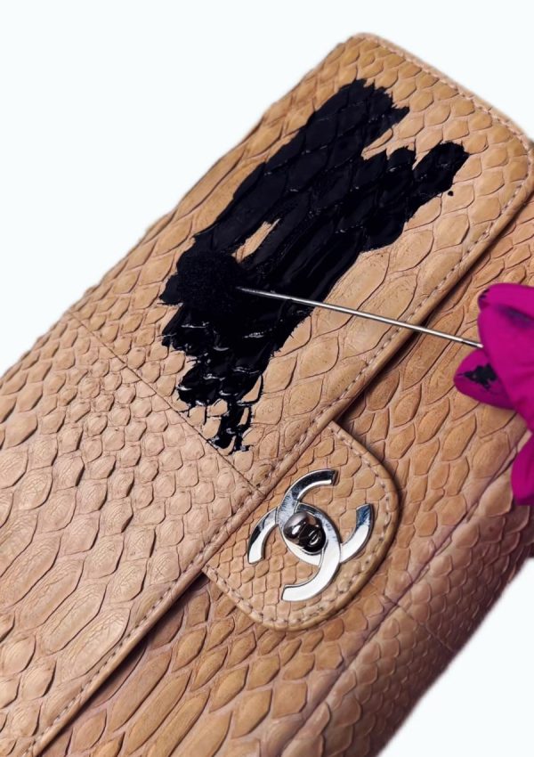 Renowacja torebki Chanel – naprawa skóry, zmiana koloru i regeneracja materiału